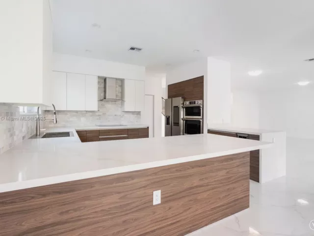 4-bedroom home for sale in Miami - 910 SW 24th Rd - MondialRealty