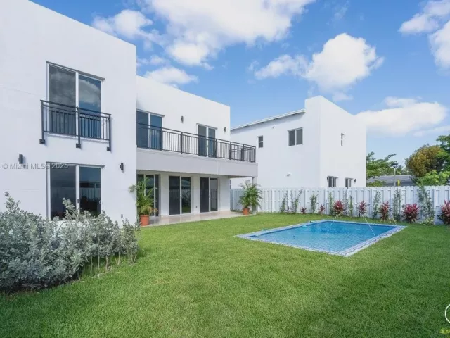 4-bedroom home for sale in Miami - 910 SW 24th Rd - MondialRealty