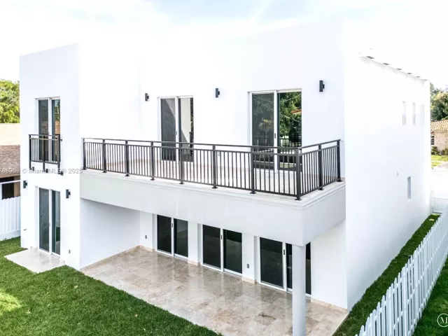 4-bedroom home for sale in Miami - 910 SW 24th Rd - MondialRealty
