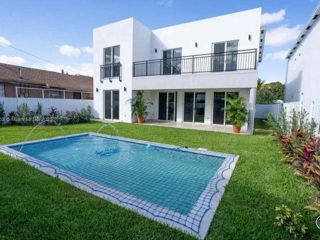 4-bedroom home for sale in Miami - 910 SW 24th Rd - MondialRealty