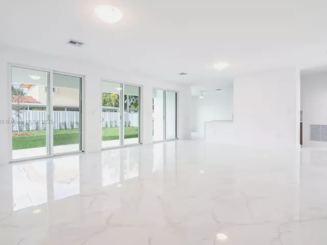 4-bedroom home for sale in Miami - 910 SW 24th Rd - MondialRealty