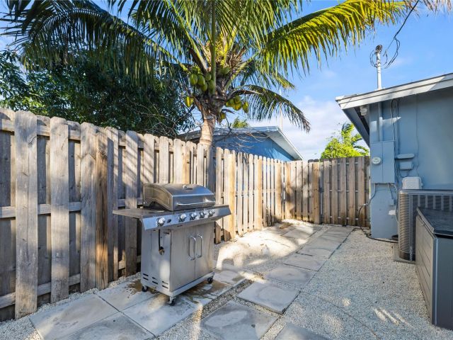 Home for sale at 2917 NW 9th Ave - photo 5995833