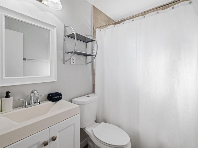 Home for sale at 2917 NW 9th Ave - photo 5995840