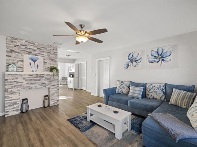 Home for sale at 2917 NW 9th Ave - photo 5995847