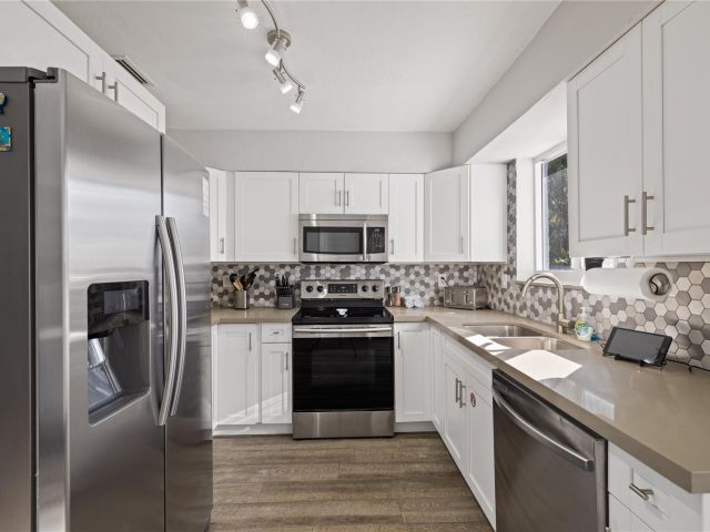 Home for sale at 2917 NW 9th Ave - photo 5995850