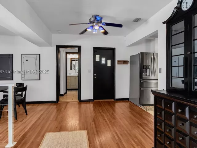 3-bedroom home for rent in Biscayne Park - 660 NE 121st St 660 - MondialRealty