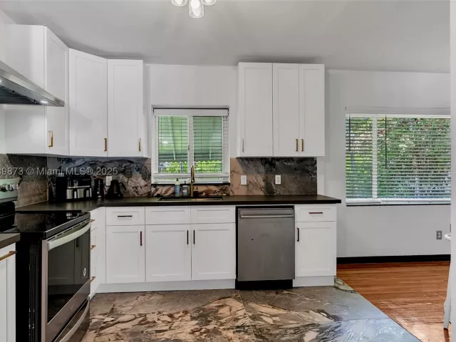 3-bedroom home for rent in Biscayne Park - 660 NE 121st St 660 - MondialRealty