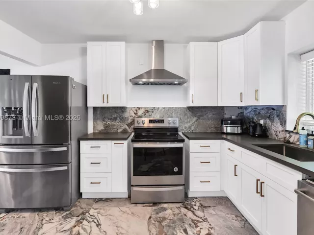 3-bedroom home for rent in Biscayne Park - 660 NE 121st St 660 - MondialRealty