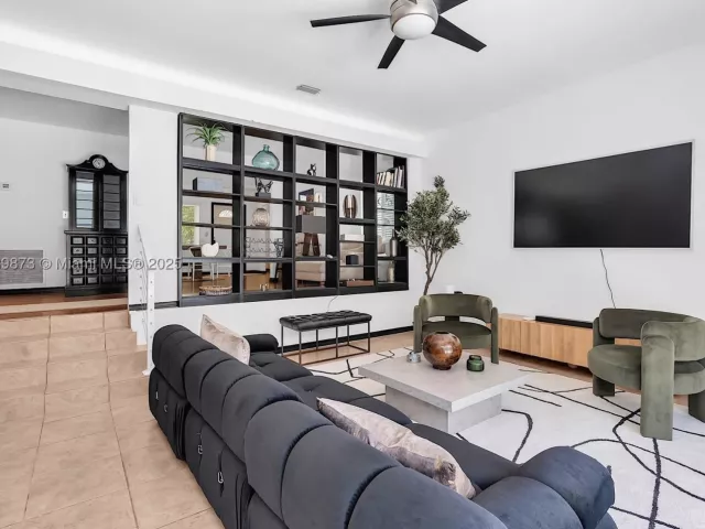 3-bedroom home for rent in Biscayne Park - 660 NE 121st St 660 - MondialRealty