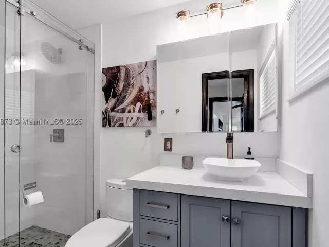 3-bedroom home for rent in Biscayne Park - 660 NE 121st St 660 - MondialRealty