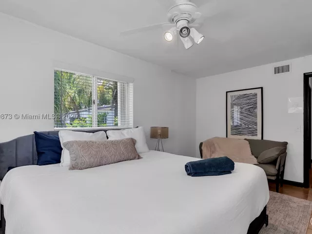 3-bedroom home for rent in Biscayne Park - 660 NE 121st St 660 - MondialRealty
