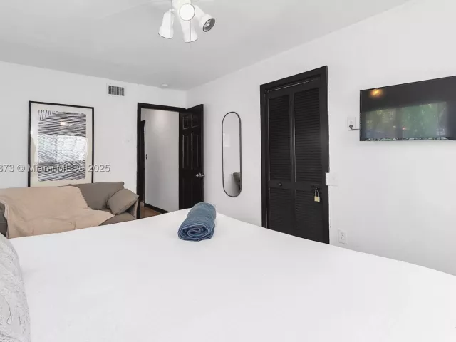 3-bedroom home for rent in Biscayne Park - 660 NE 121st St 660 - MondialRealty