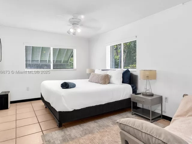 3-bedroom home for rent in Biscayne Park - 660 NE 121st St 660 - MondialRealty