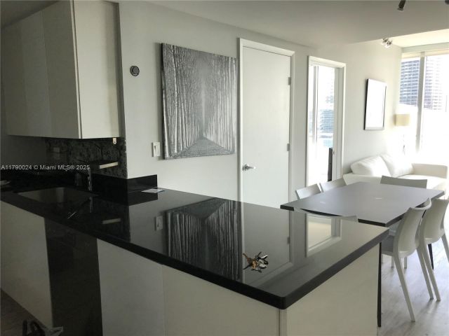 Apartment for rent  Unit #2302 - photo 5997895