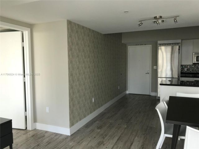 Apartment for rent  Unit #2302 - photo 5997900