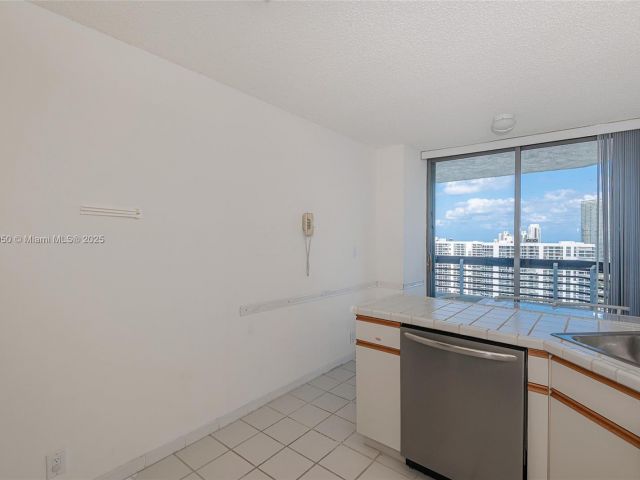Apartment for sale  Unit #LPH14 - photo 5906076