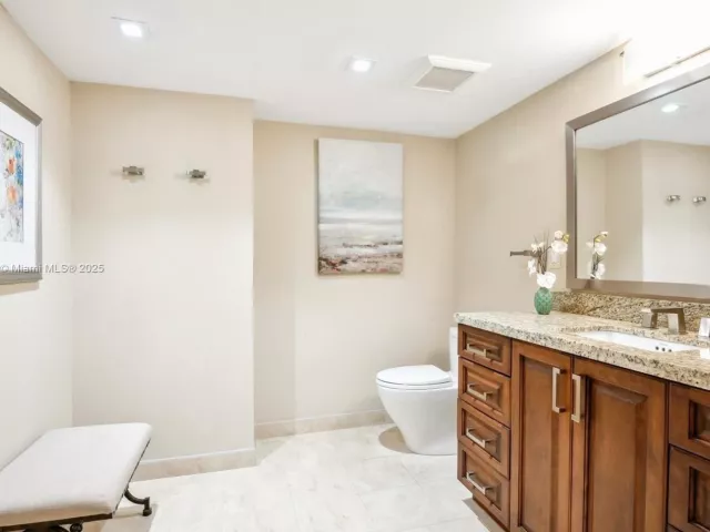 2-bedroom condo for sale in Hallandale Beach - 300 Three Islands Blvd 601 - MondialRealty