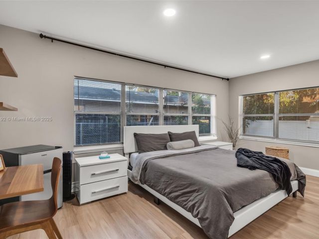 Home for sale at 1100 NW 7th Ave - photo 5892445