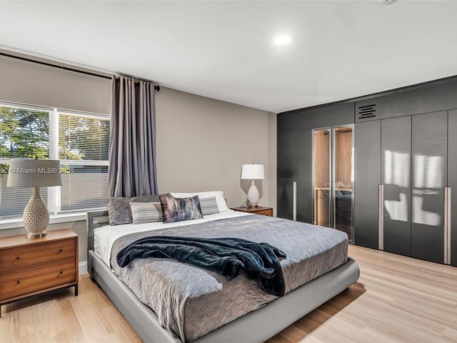 Home for sale at 1100 NW 7th Ave - photo 5892462