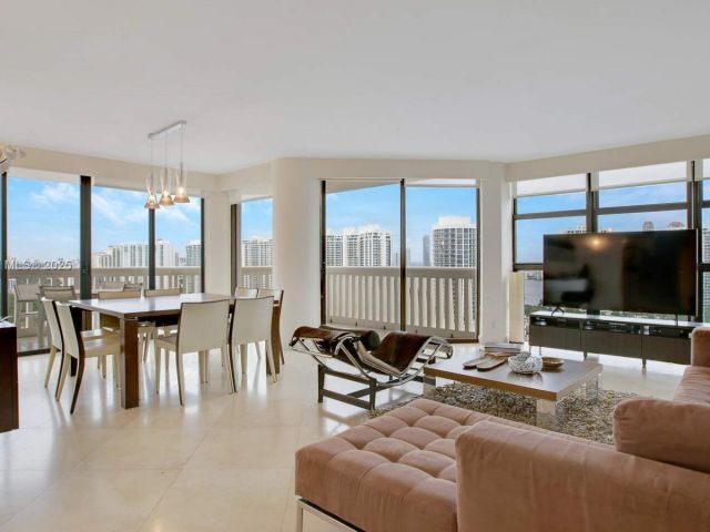 Apartment for rent  Unit #2409 - photo 5923023