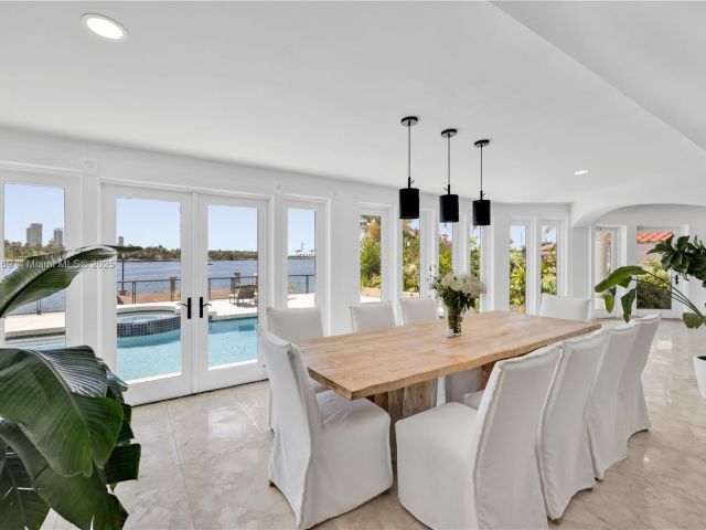 Home for rent at 2 S Hibiscus Dr - photo 5872426