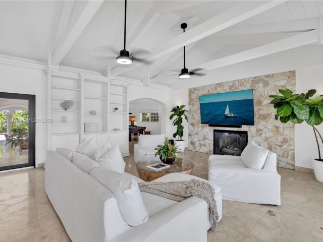 Home for rent at 2 S Hibiscus Dr - photo 5872427