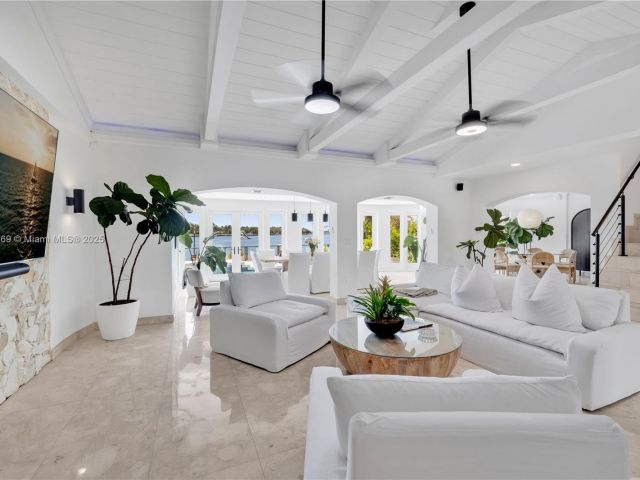 Home for rent at 2 S Hibiscus Dr - photo 5872428