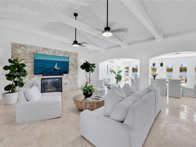 Home for rent at 2 S Hibiscus Dr - photo 5872429