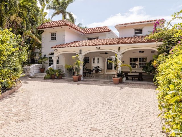 Home for rent at 2 S Hibiscus Dr - photo 5872436