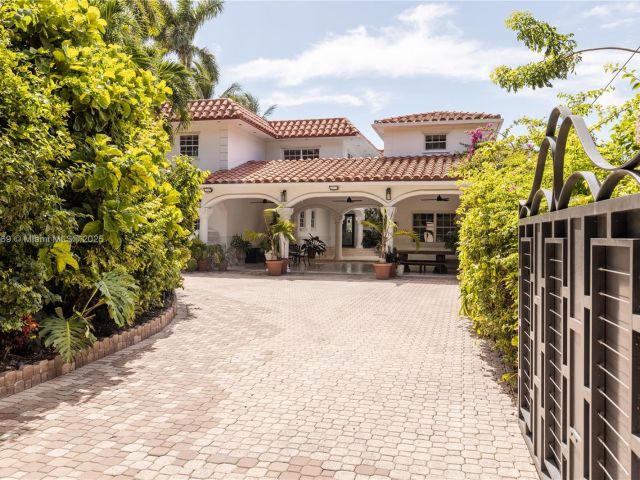 Home for rent at 2 S Hibiscus Dr - photo 5872437