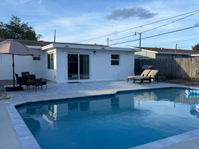 Home for sale at 1210 NE 42nd Ct - photo 6000420