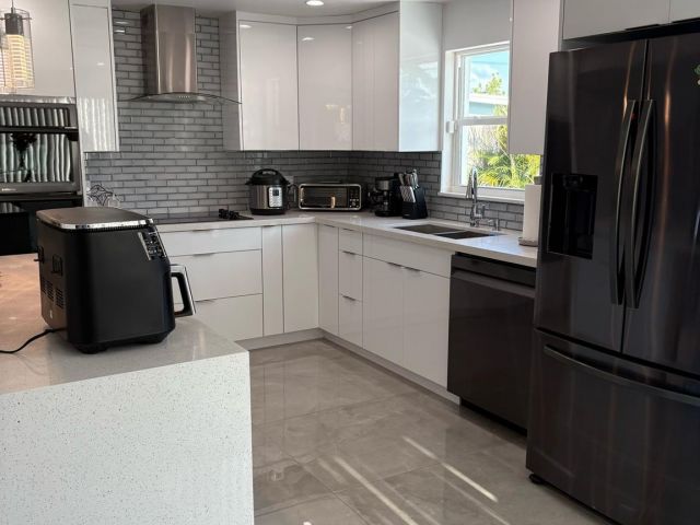 Home for sale at 1210 NE 42nd Ct - photo 6000424