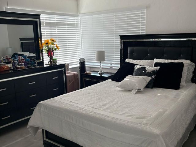 Home for sale at 1210 NE 42nd Ct - photo 6000427