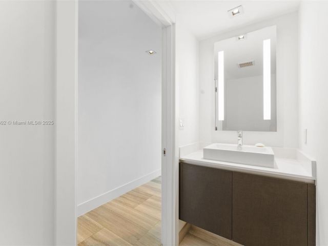 Apartment for sale  Unit #1803 - photo 5914283