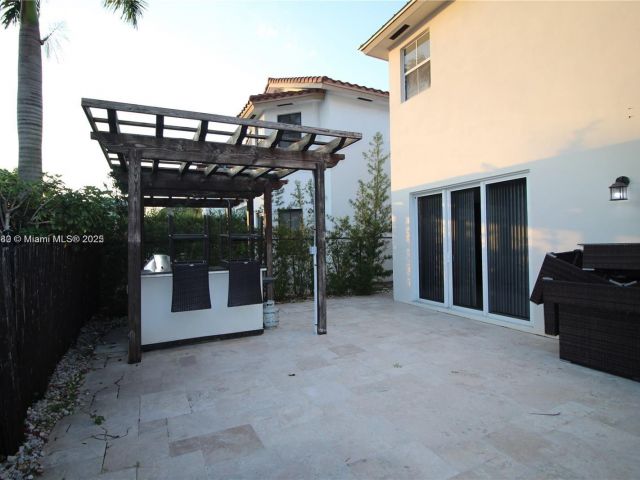 Home for sale at 10564 NW 70th Ln - photo 5859784