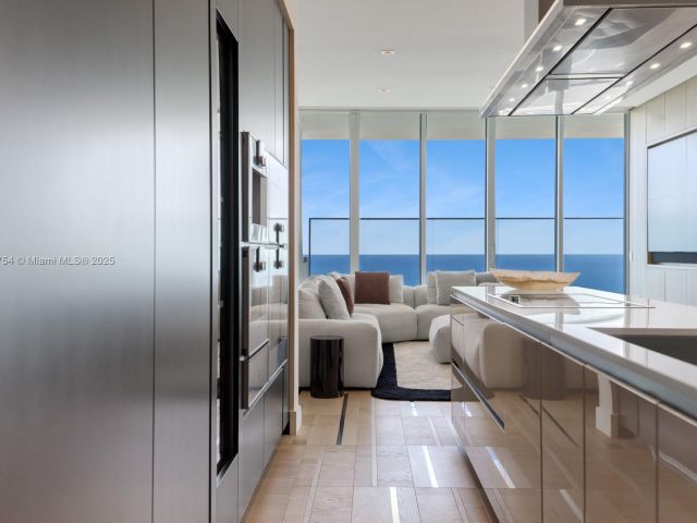 Apartment for sale  Unit #3704 - photo 5975610