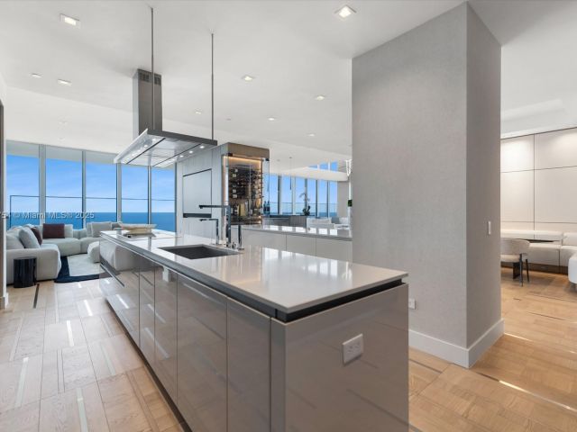 Apartment for sale  Unit #3704 - photo 5975611