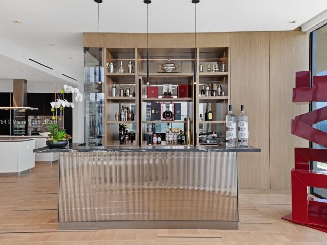 Apartment for sale  Unit #3704 - photo 5975619