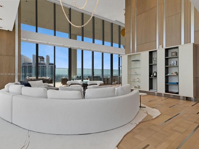 Apartment for sale  Unit #3704 - photo 5975620