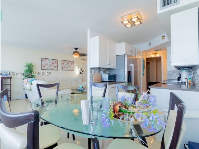 3-bedroom condo for sale in Sunny Isles Beach - 251 174th St 2219 - MondialRealty