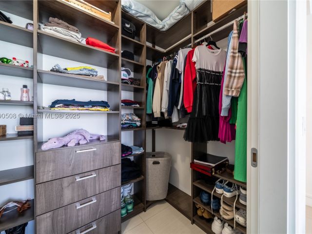 3-bedroom condo for sale in Aventura - 3250 NE 188th St 606 - MondialRealty