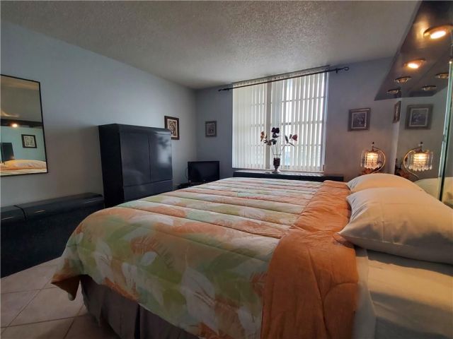 Apartment for rent  Unit #727 - photo 5920438