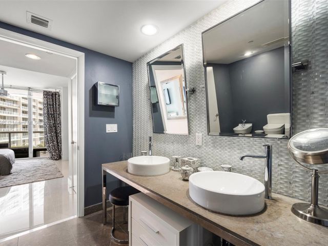 Apartment for rent  Unit #1704 - photo 5944793