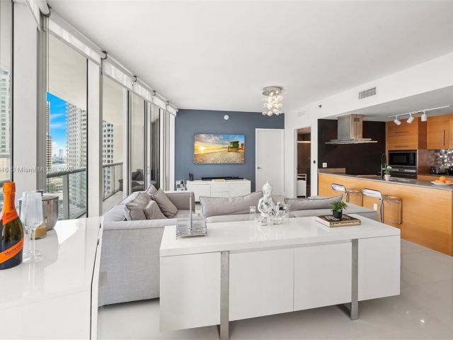 Apartment for rent  Unit #1704 - photo 5944800