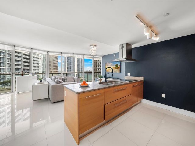 Apartment for rent  Unit #1704 - photo 5944803