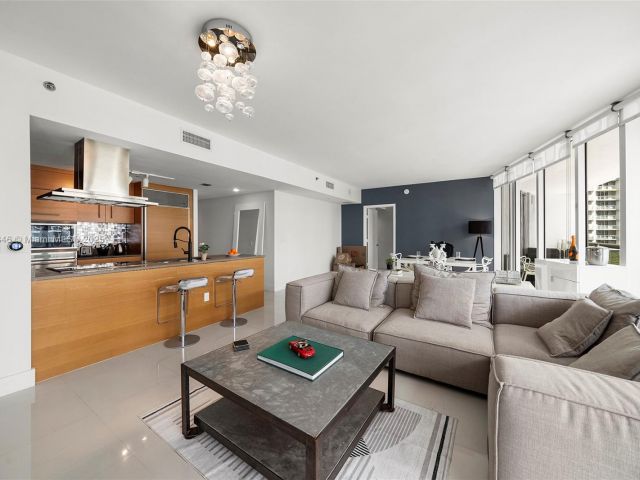 Apartment for rent  Unit #1704 - photo 5944805