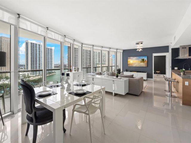 Apartment for rent  Unit #1704 - photo 5944806