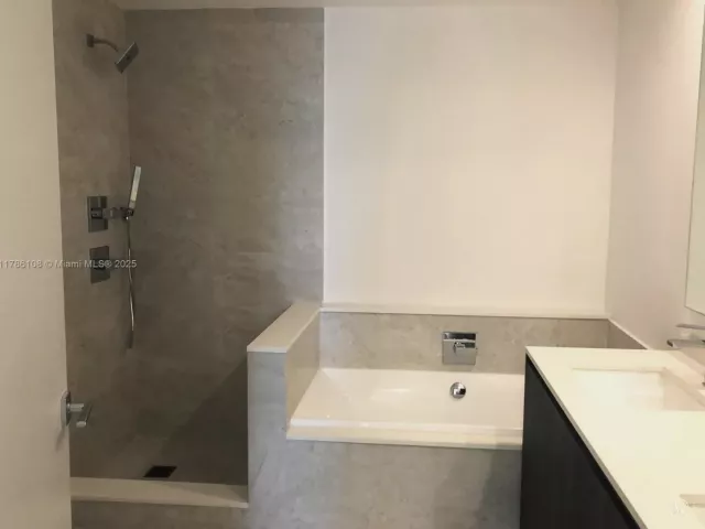 Apartment for sale  Unit #215 - photo 5899932