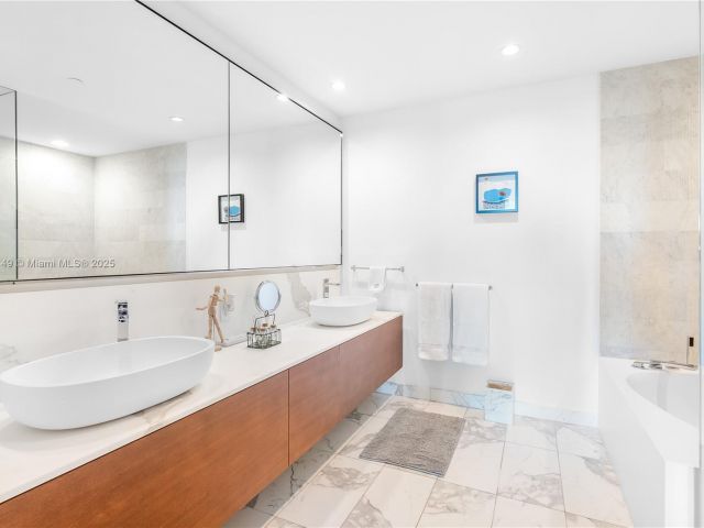 Apartment for sale  Unit #605 - photo 5902648