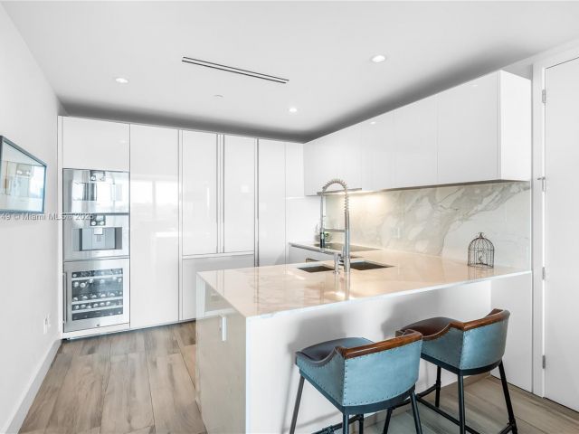 Apartment for sale  Unit #605 - photo 5902653